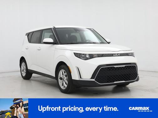 White 2025 Kia Soul LX