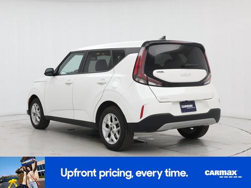 White 2025 Kia Soul LX