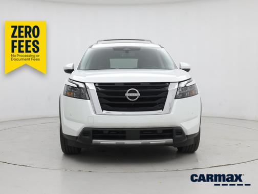 White 2025 Nissan Pathfinder Platinum