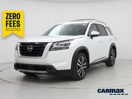 White 2025 Nissan Pathfinder Platinum