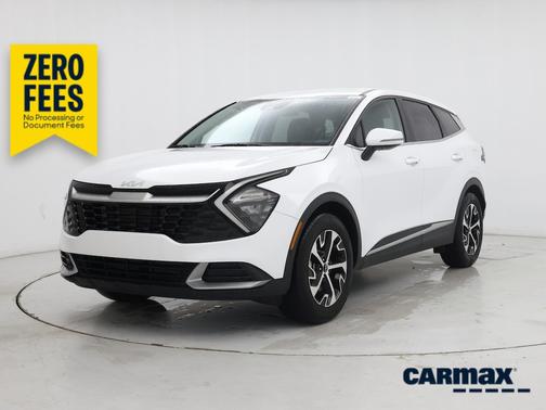 White 2023 Kia Sportage EX