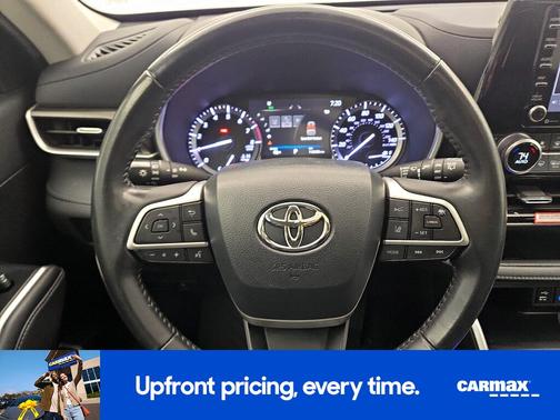 Gray 2022 Toyota Highlander XLE