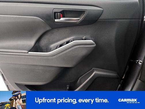 Gray 2022 Toyota Highlander XLE