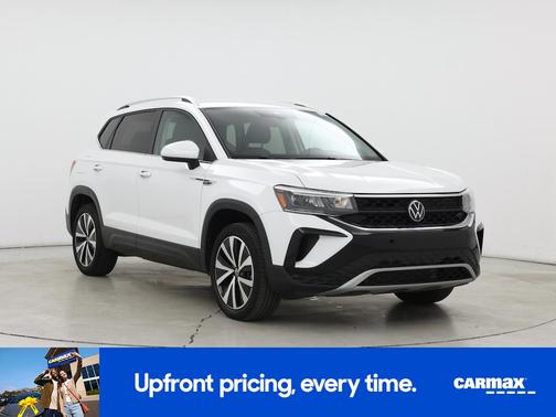 White 2024 Volkswagen Taos SE