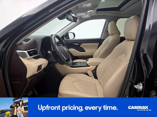 Black 2021 Toyota Highlander XLE