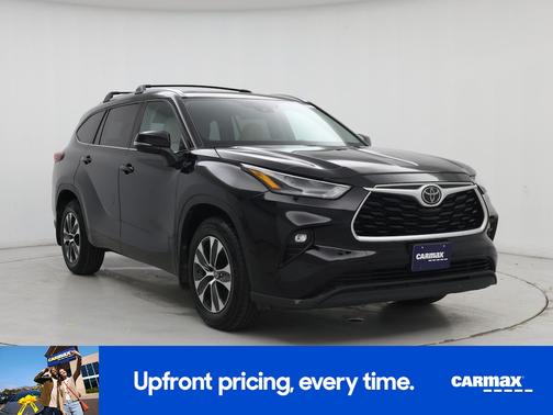 Black 2021 Toyota Highlander XLE