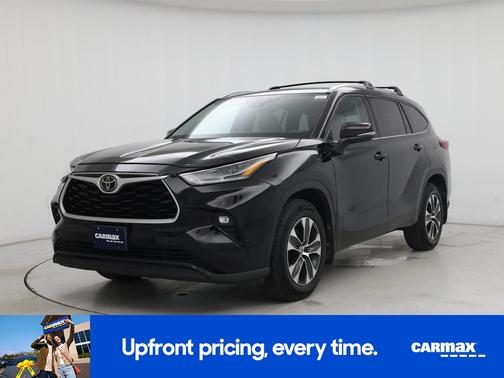 Black 2021 Toyota Highlander XLE