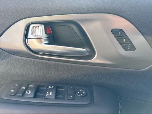 Bright White Clearcoat 2026 Chrysler Pacifica Select