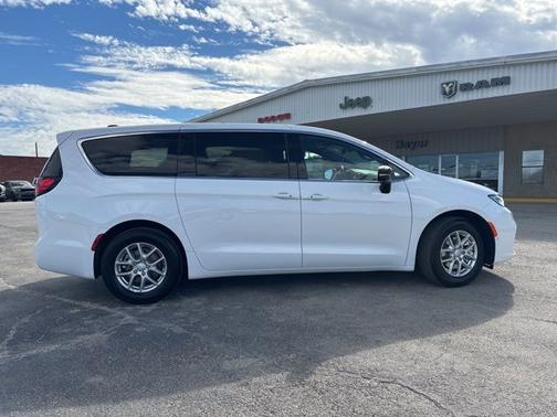 Bright White Clearcoat 2026 Chrysler Pacifica Select