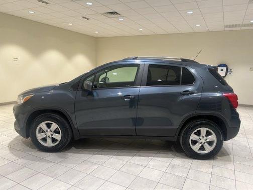 Shadow Gray Metallic 2022 Chevrolet Trax LT