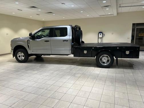 Iconic Silver Metallic 2026 Ford F-350 XLT
