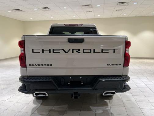 White Sands 2026 Chevrolet Silverado 1500 Custom Trail Boss
