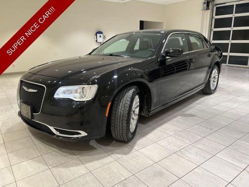 Gloss Black 2019 Chrysler 300 Touring