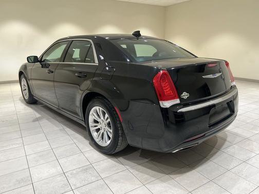 Gloss Black 2019 Chrysler 300 Touring