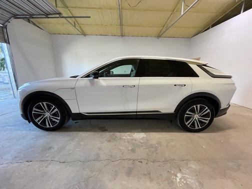 Crystal White Tricoat 2025 Cadillac LYRIQ Luxury