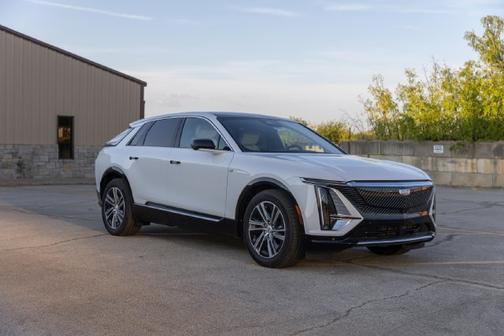 Crystal White Tricoat 2025 Cadillac LYRIQ Luxury