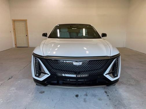 Crystal White Tricoat 2025 Cadillac LYRIQ Luxury