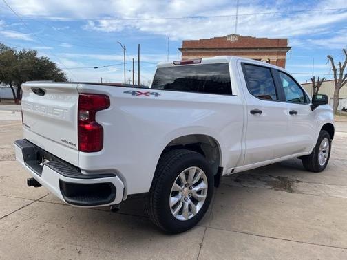 Summit White 2026 Chevrolet Silverado 1500 Custom