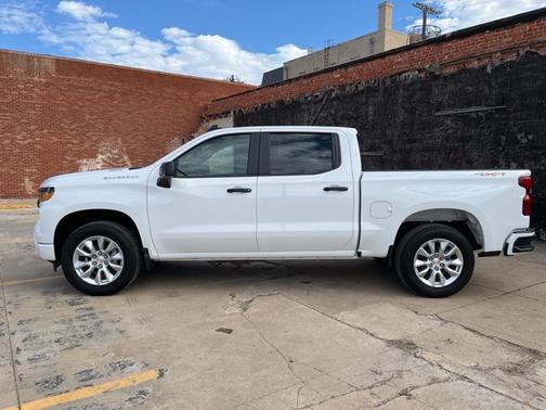 Summit White 2026 Chevrolet Silverado 1500 Custom