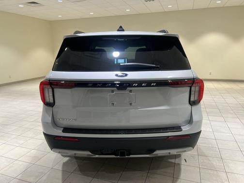 Space White Metallic 2026 Ford Explorer Active (200A) 4WD