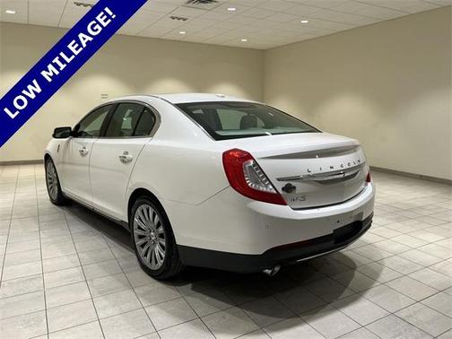 2015 Lincoln MKS Base