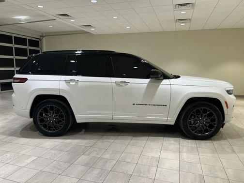 Bright White Clearcoat 2025 Jeep Grand Cherokee Summit Reserve