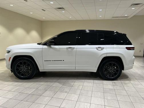 Bright White Clearcoat 2025 Jeep Grand Cherokee Summit Reserve