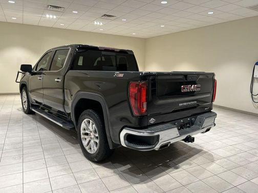 Onyx Black 2021 GMC Sierra 1500 SLT