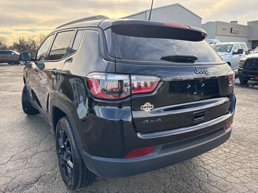 Diamond Black Crystal Pearlcoat 2026 Jeep Compass Latitude