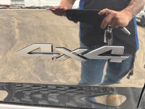 Diamond Black Crystal Pearlcoat 2026 RAM 1500 Tradesman