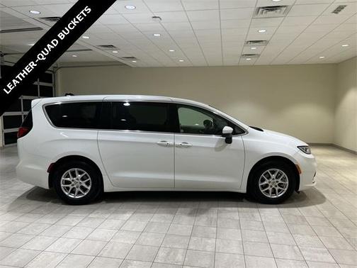 2023 Chrysler Pacifica Touring-L
