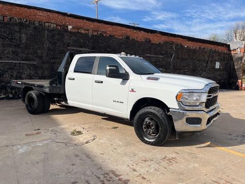 Bright White Clearcoat 2024 RAM 3500 SLT