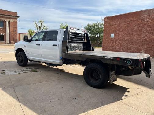 Bright White Clearcoat 2024 RAM 3500 SLT