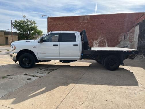 Bright White Clearcoat 2024 RAM 3500 SLT