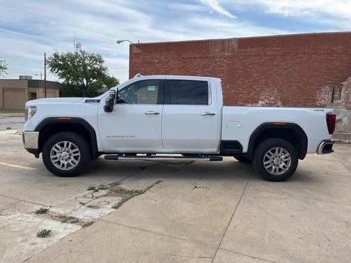Summit White 2022 GMC Sierra 2500 SLT