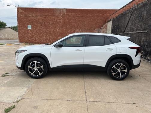Summit White 2026 Chevrolet Trax 1RS