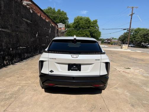Crystal White Tricoat 2024 Cadillac LYRIQ Luxury