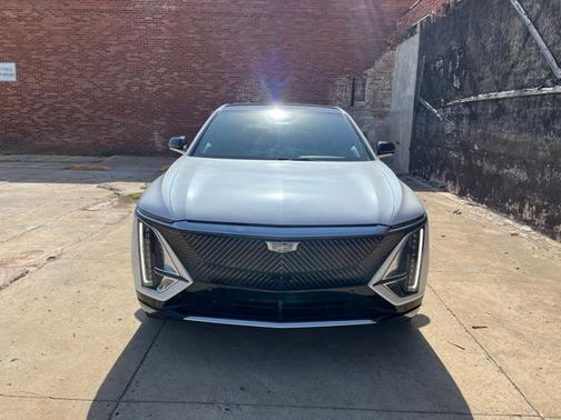Crystal White Tricoat 2024 Cadillac LYRIQ Luxury