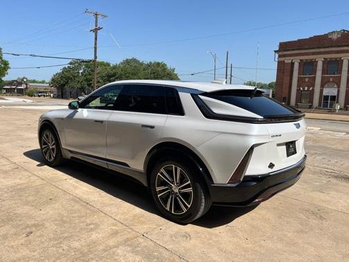 Crystal White Tricoat 2024 Cadillac LYRIQ Luxury