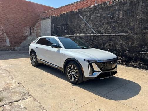 Crystal White Tricoat 2024 Cadillac LYRIQ Luxury