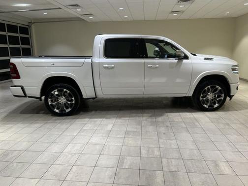 Ivory White Tri-Coat Pearlcoat 2024 RAM 1500 Limited
