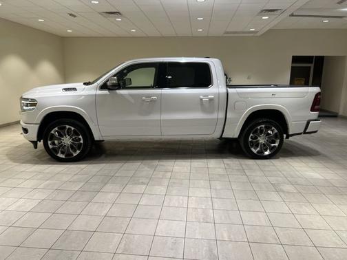 Ivory White Tri-Coat Pearlcoat 2024 RAM 1500 Limited