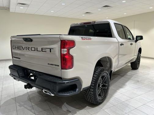 White Sands 2026 Chevrolet Silverado 1500 Custom Trail Boss