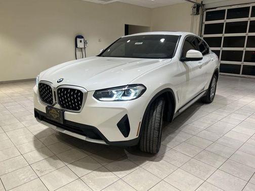 Mineral White Metallic 2024 BMW X4 xDrive30i