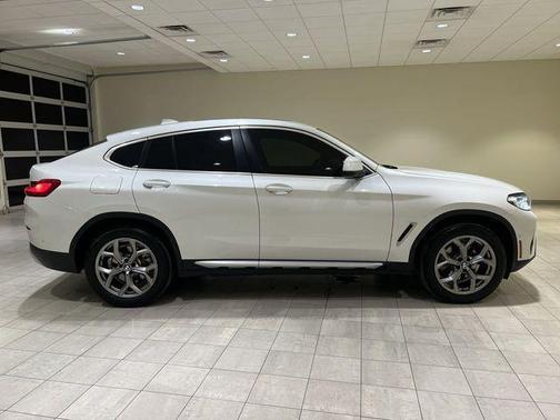 Mineral White Metallic 2024 BMW X4 xDrive30i