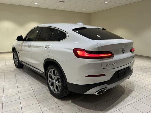 Mineral White Metallic 2024 BMW X4 xDrive30i
