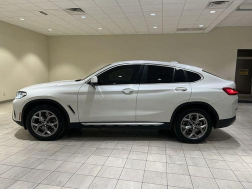 Mineral White Metallic 2024 BMW X4 xDrive30i