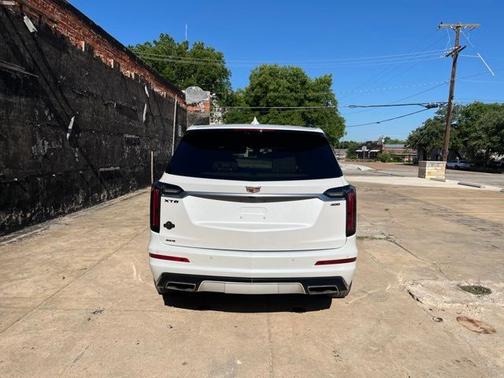 Crystal White Tricoat 2023 Cadillac XT6 Sport