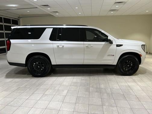 Summit White 2023 GMC Yukon XL AT4