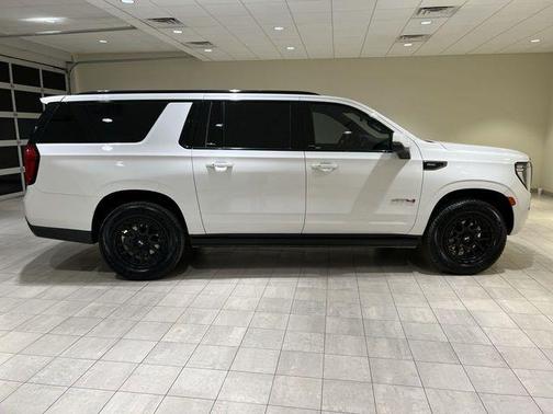 Summit White 2023 GMC Yukon XL AT4